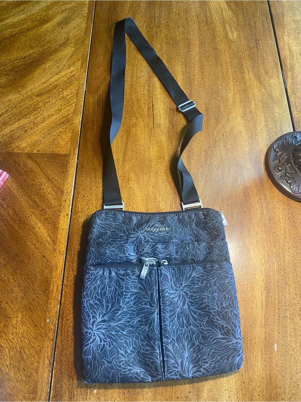 Baggallini Gray& Black Floral-Pattern Crossbody Bag